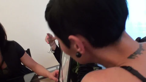 s****een: Lucky Man Shares a Dick with Hornies
