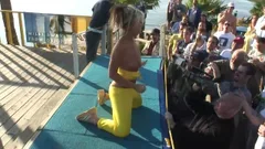 Cameltoe Peek Makes Voyeurs Go Wild