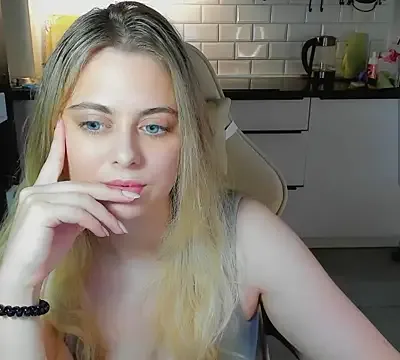 blonde_kellyy