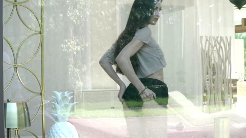 Pix And Video: Sultry Anya Takes On Charlie