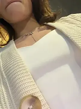 -AngelAri-