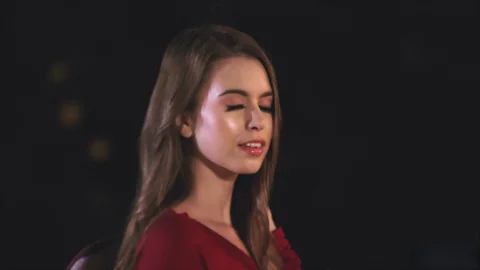 Vivid: 18-year-old Virgin Sees Neighbor Changing