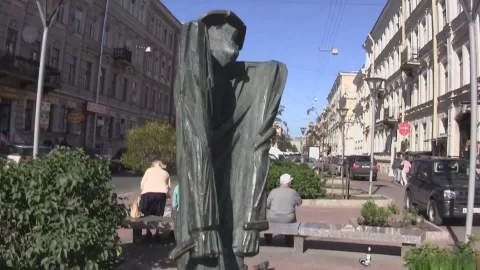 video art holland: Undressing for full frontal action