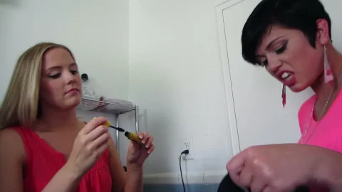 Mofos: Sultry Duo Get Down and Dirty