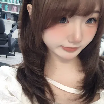 新发型和新美甲