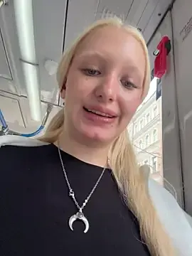 Elfi_InPublic