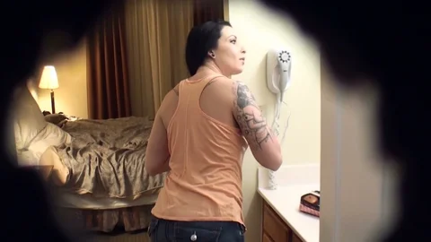 Mofos: Peep Hole Discovery: Hot Chick