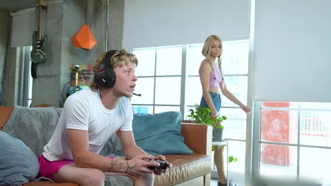 : Jojo Plays Seductive Game with Her Stepsis