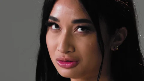 UP CLOSE: Bubbly Humor and Dirty Thoughts from Top Star