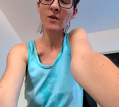 Hairy_horny_mommy